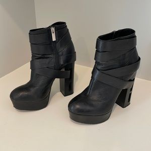 Dolce Vita Jyll black booties, 7.5